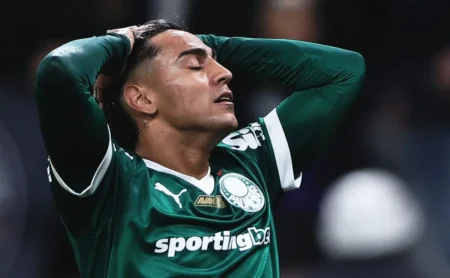 Pai de Facundo Torres gera apreensão no Palmeiras ao apoiar possível interesse do Boca Juniors nas redes sociais Pai de Facundo Torres gera apreensão no Palmeiras ao apoiar possível interesse do Boca Juniors nas redes sociais