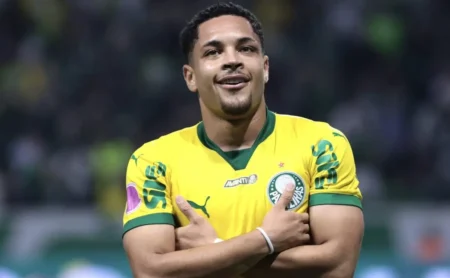 Palmeiras: Logística para Vitor Roque contra o Vitória e apoio de Leila Pereira