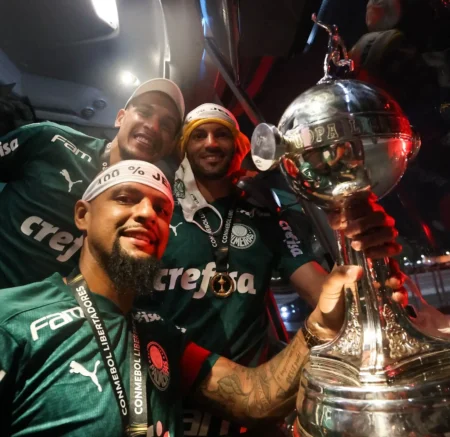 Palmeiras dispara em taças: 11 títulos a mais que o Santos na última década