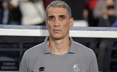 Palmeiras cede liderança após revés contra o Santos; Vojvoda comenta duelo na Vila Palmeiras cede liderança após revés contra o Santos; Vojvoda comenta duelo na Vila