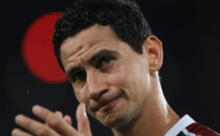 Paulo Henrique Ganso retorna ao Fluminense contra o Flamengo após dois meses afastado