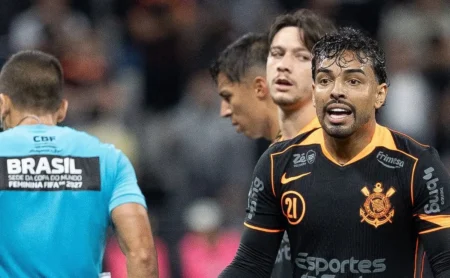 PC Oliveira defende não expulsão de Bidu em Corinthians x Grêmio, por Davi Lacerda Oliveira PC Oliveira defende não expulsão de Bidu em Corinthians x Grêmio, por Davi Lacerda Oliveira