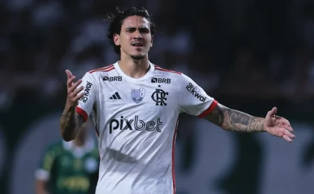 Pedro com braço imobilizado no Flamengo; Filipe Luís visando a final da Libertadores Pedro com braço imobilizado no Flamengo; Filipe Luís visando a final da Libertadores