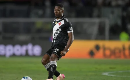 Pênalti de Cuesta na derrota do Vasco para o Botafogo pelo Brasileirão