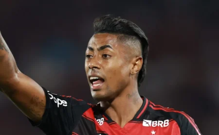 Pênalti em Bruno Henrique no Maracanã: revolta no Santos e Arrascaeta perde cobrança