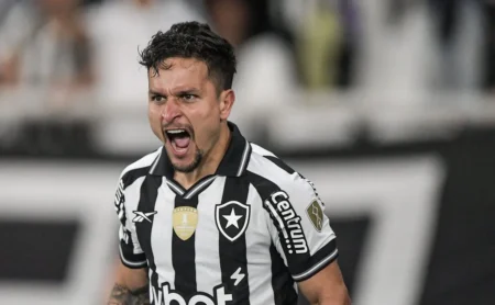 Produção de Artur Dispara no Botafogo, Tornando-o Peça-Chave para a Reta Final
