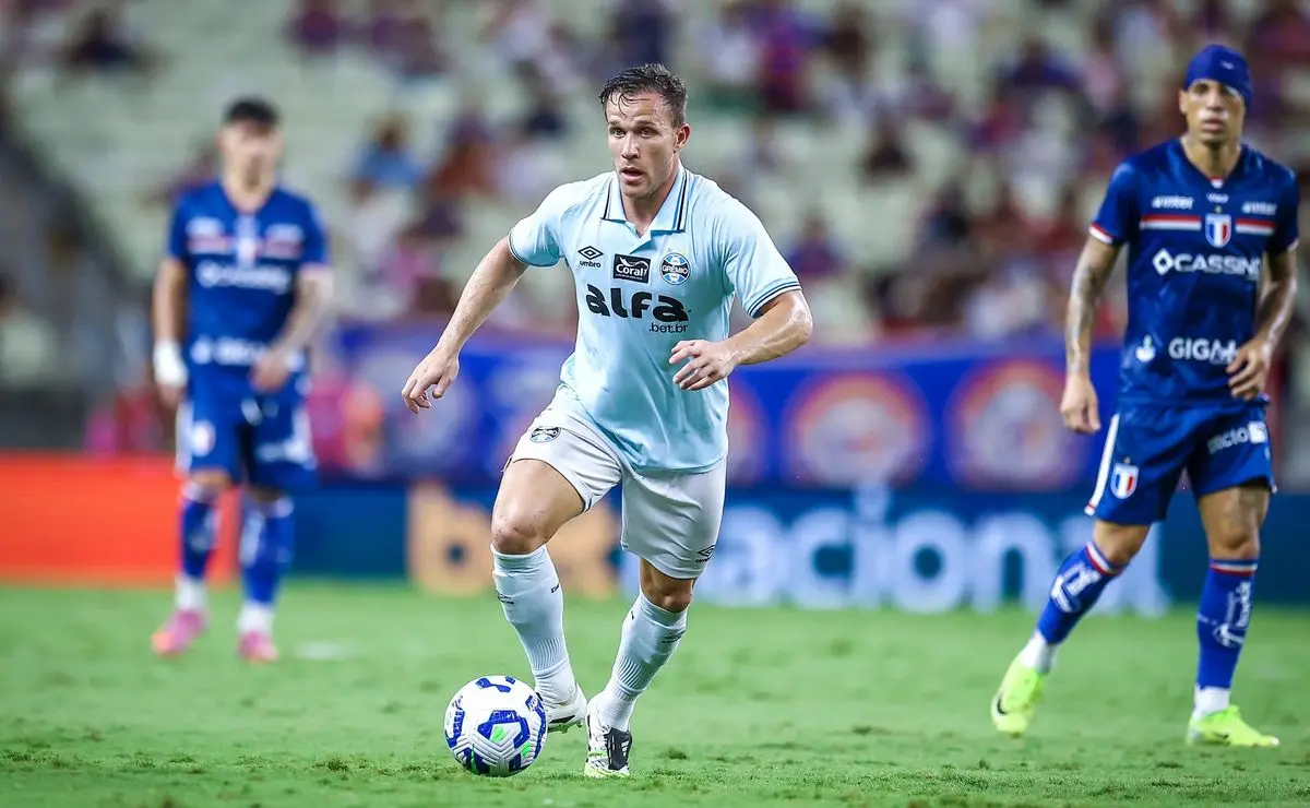 Rafael Sobis apoia ida de Arthur da Juventus ao Grêmio: “Vai vender para outro clube brasileiro” Rafael Sobis apoia ida de Arthur da Juventus ao Grêmio: “Vai vender para outro clube brasileiro”