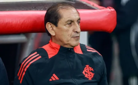 Ramón Díaz ensina o caminho para o Internacional evitar o rebaixamento após empate com o Santos Ramón Díaz ensina o caminho para o Internacional evitar o rebaixamento após empate com o Santos