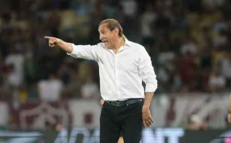 Ramón Díaz prioriza sequência de três jogos no Internacional