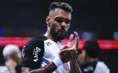 Raniele sob os holofotes do Grupo City: saída do Corinthians iminente, afirma Craque Neto Raniele sob os holofotes do Grupo City: saída do Corinthians iminente, afirma Craque Neto