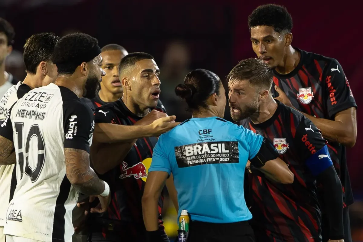 Árbitra Detalha Expulsões no Corinthians e Ignora Invasão de Dorival e Soldado ao Campo Árbitra Detalha Expulsões no Corinthians e Ignora Invasão de Dorival e Soldado ao Campo