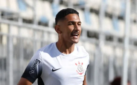 Renato, zagueiro do Corinthians emprestado ao Atlético-GO, é relacionado pela primeira vez em meses Renato, zagueiro do Corinthians emprestado ao Atlético-GO, é relacionado pela primeira vez em meses