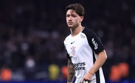 Rodrigo Garro Recebe Elogios da Torcida Corintiana no Duelo Contra o Grêmio Rodrigo Garro Recebe Elogios da Torcida Corintiana no Duelo Contra o Grêmio