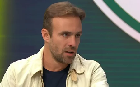 Roger Flores Diagnostica Problema do Cruzeiro e Descarta Título Brasileiro: "Disputa Entre Palmeiras e Flamengo"