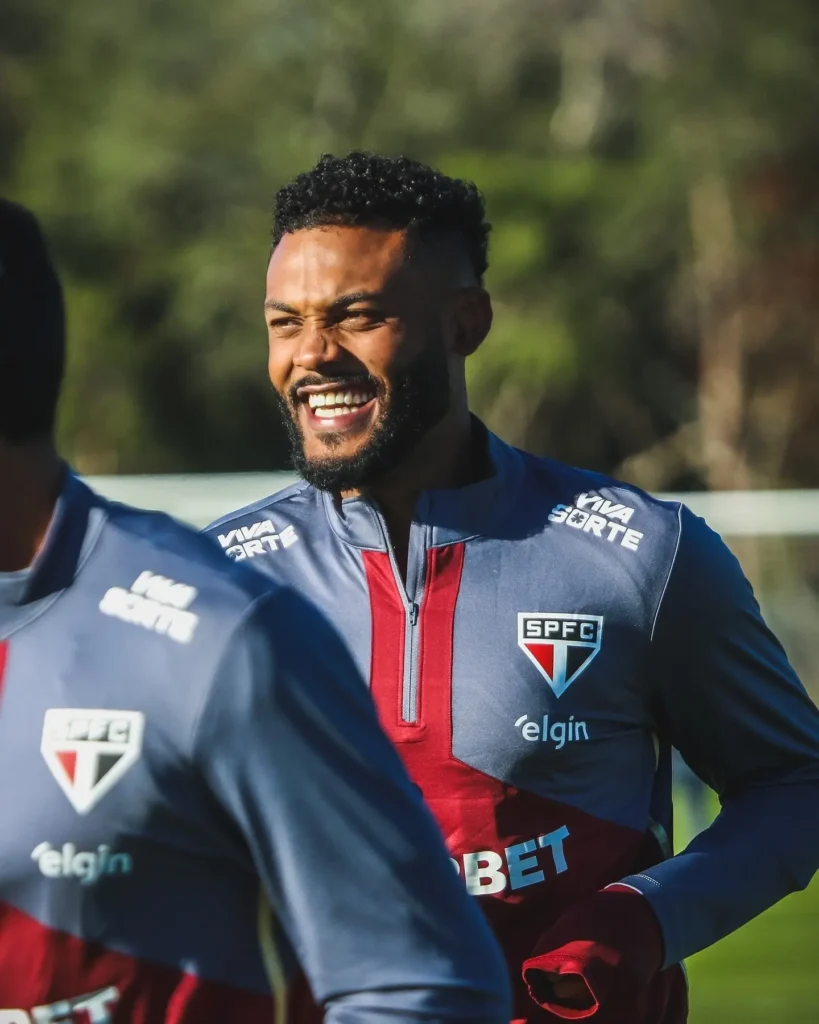 Sabino: A Ascensão da Confiança e Liderança no São Paulo de Crespo Sabino: A Ascensão da Confiança e Liderança no São Paulo de Crespo