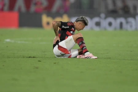 Saiba Quando Jorginho e Carrascal Retornam aos Gramados pelo Flamengo Saiba Quando Jorginho e Carrascal Retornam aos Gramados pelo Flamengo