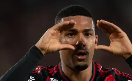 Samuel Lino desmente negociações com o Benfica e afasta rumores de saída do Flamengo