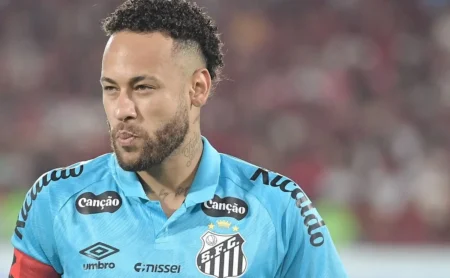 Santos Tranquiliza Neymar, Define Tática para Encantar o Craque e Dominar o Palmeiras no Clássico Santos Tranquiliza Neymar, Define Tática para Encantar o Craque e Dominar o Palmeiras no Clássico
