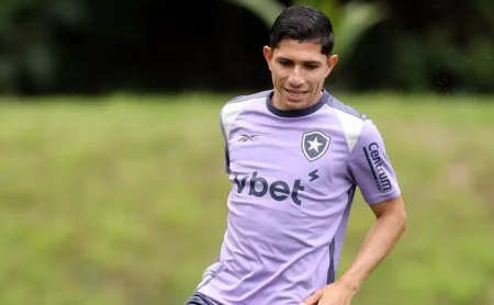 Savarino Admite: Mudanças Dificultaram o Ano do Botafogo