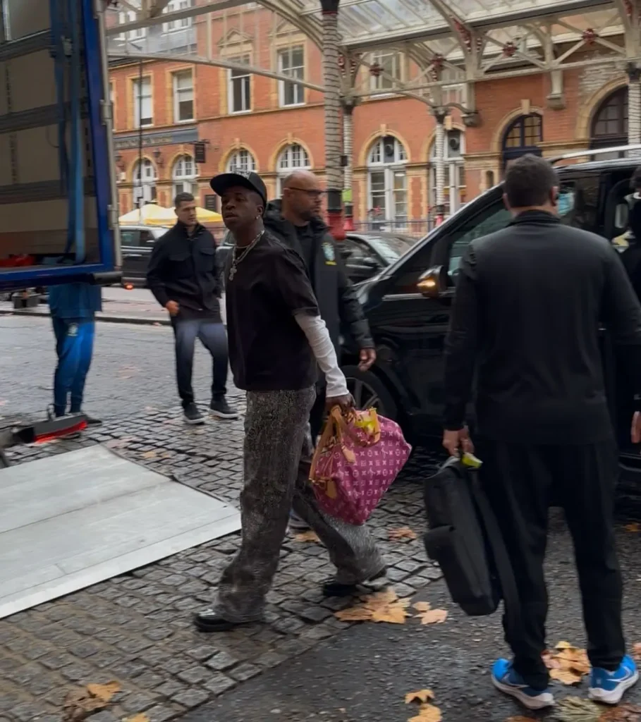 Seleção Brasileira Completa em Londres Apenas na Terça-feira, com 22 Jogadores Chegando