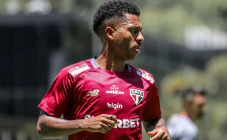 São Paulo: Crespo promove quatro alterações e reestrutura time contra o Juventude