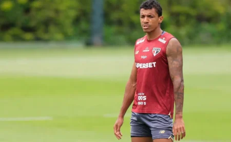 São Paulo: Desabafo de Luiz Gustavo após vexame expõe crise no clube São Paulo: Desabafo de Luiz Gustavo após vexame expõe crise no clube