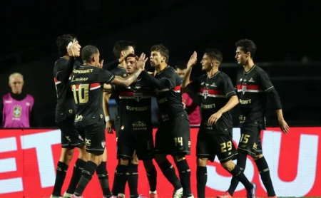 São Paulo e Corinthians: caos compartilhado e rivalidade no topo