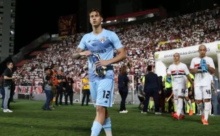 São Paulo: Saída de Leandro abre porta para joia da base no gol São Paulo: Saída de Leandro abre porta para joia da base no gol