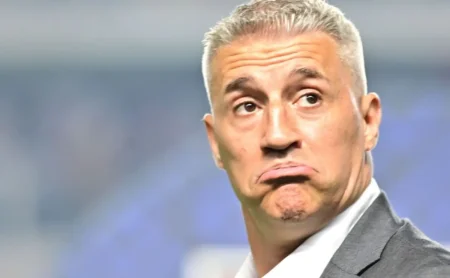 São Paulo se concentra no clássico contra o Corinthians e antecipa possível ausência de Memphis São Paulo se concentra no clássico contra o Corinthians e antecipa possível ausência de Memphis