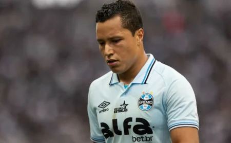 STJD julgará Marlon e Grêmio arrisca perder dupla crucial no fim da temporada STJD julgará Marlon e Grêmio arrisca perder dupla crucial no fim da temporada