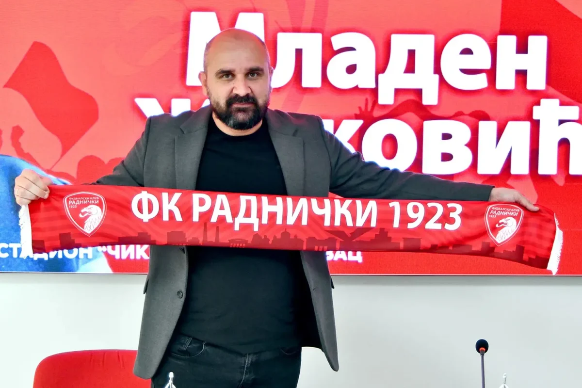 Técnico de time sérvio falece em campo por mal súbito