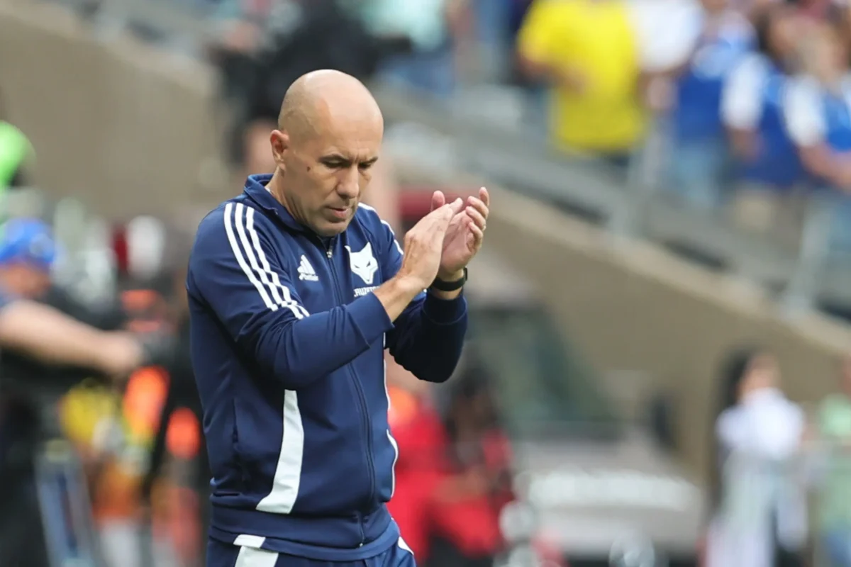 Técnico do Cruzeiro Reflete sobre Cartões Amarelos e Antecipa Data Fifa como "Último Descanso"