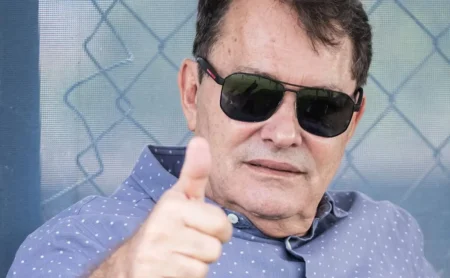 Tevis Lidera e Cruzeiro Avalia Liberação de 7 Jogadores com Apoio de Pedrinho BH