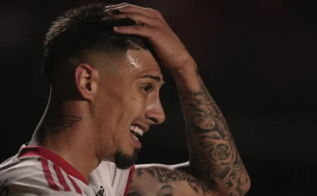 Torcida do São Paulo Elabora 'Lista de Dispensa' para 2026: Rigoni, Dinenno, Enzo Díaz e Outros Sete Jogadores