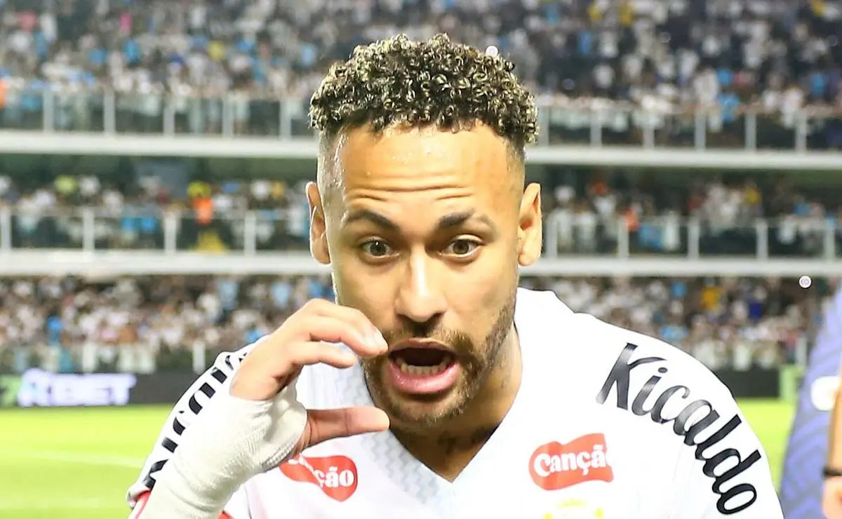 Torcida do Santos se irrita com Neymar em campo e critica: “Ele estraga o Santos” Torcida do Santos se irrita com Neymar em campo e critica: “Ele estraga o Santos”