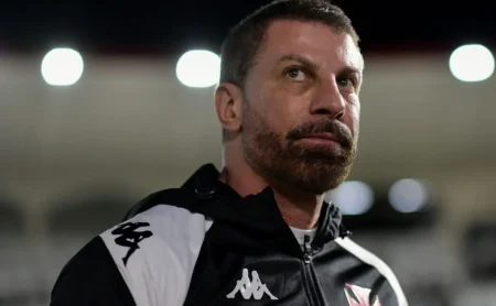 Vasco adia metas para 2026 devido à crise; Fernando Diniz mantém apoio irrestrito Vasco adia metas para 2026 devido à crise; Fernando Diniz mantém apoio irrestrito