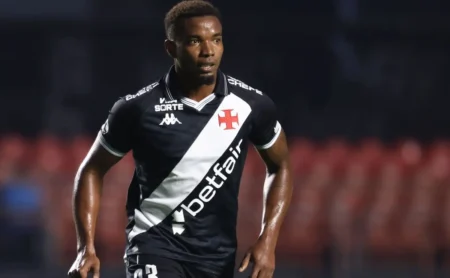 Vasco: Definida lista de dispensa para 2026 com Thiago Mendes, Garré, Paulinho e mais seis nomes