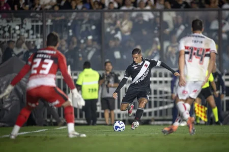 Vasco mira defesa mais vazada do Brasileirão para retomar o ataque e fugir da crise