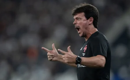 Vasco: Série de jejum no Brasileirão inédita com Diniz