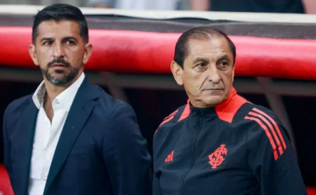 Vasco x Internacional: reencontro familiar e rivalidade em campo pelo Brasileirão Vasco x Internacional: reencontro familiar e rivalidade em campo pelo Brasileirão