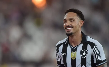 Vitinho Busca Novos Horizontes no Botafogo e Revela: "Final da Libertadores Foi o Dia Mais Feliz da Minha Vida"