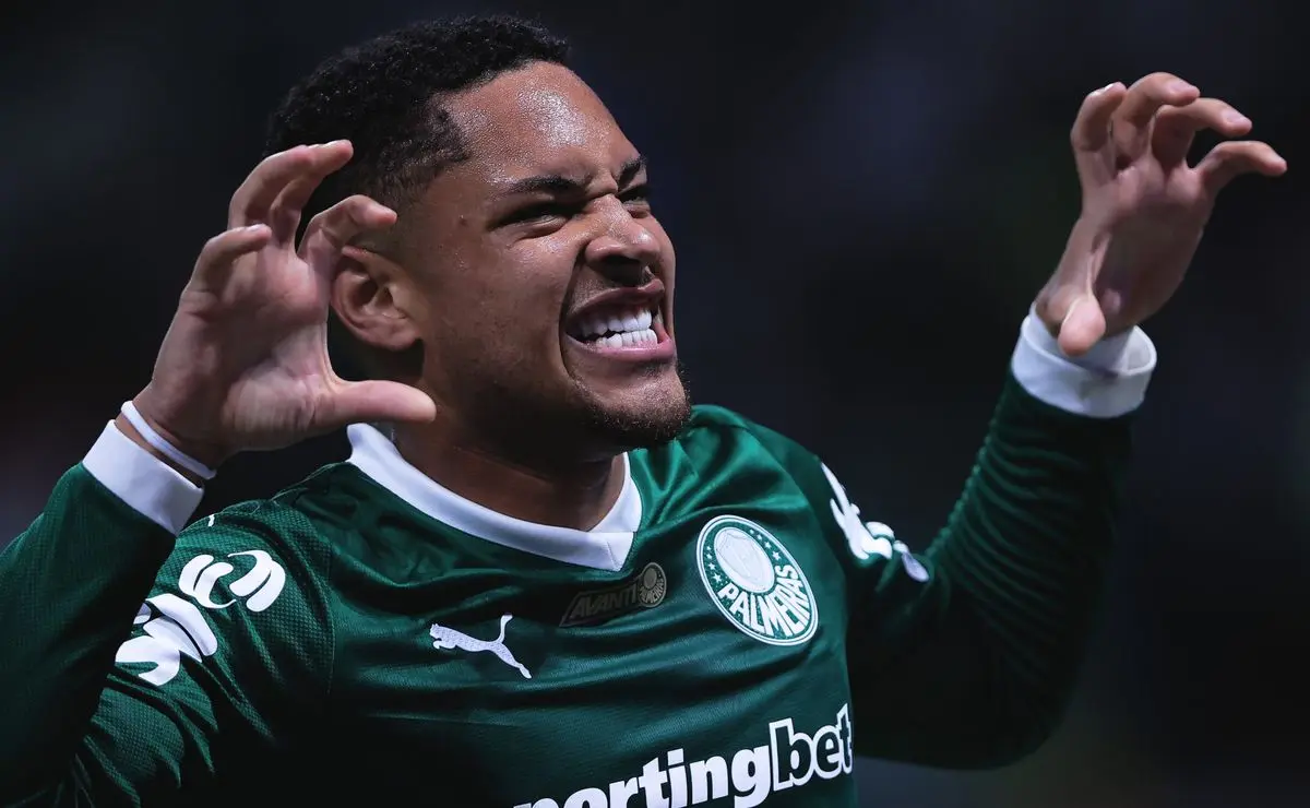 Vitor Roque relembra conversa com Fabrício Bruno durante o jogo Vitor Roque relembra conversa com Fabrício Bruno durante o jogo