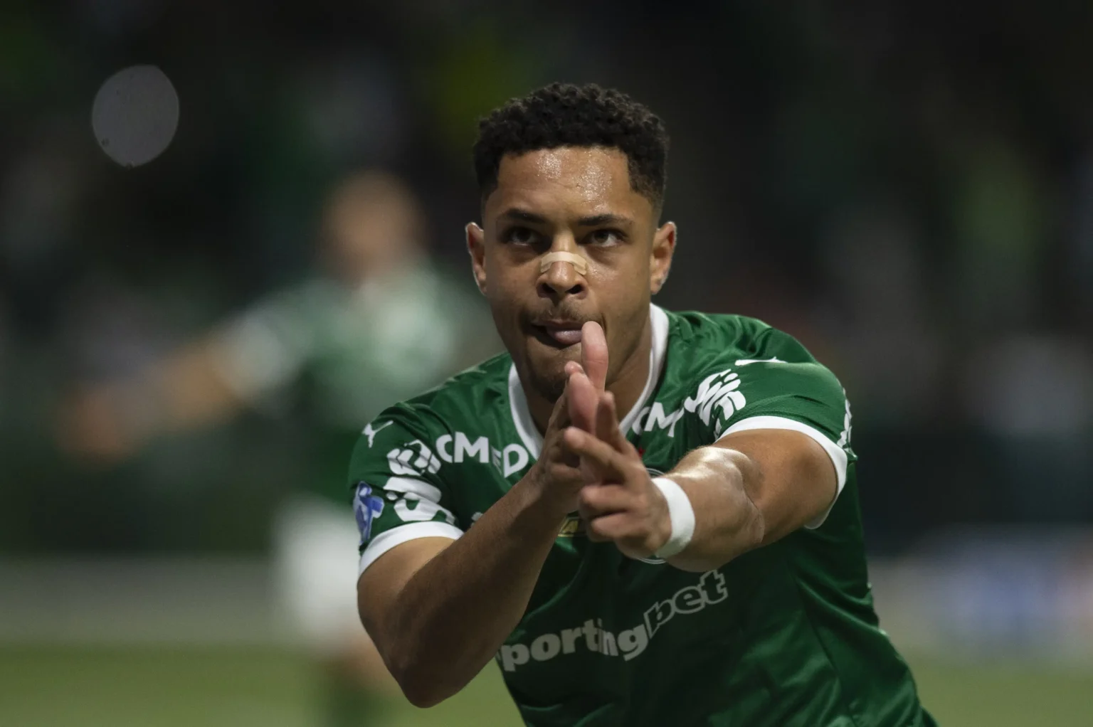 Vitor Roque: Decisivo no Palmeiras, acirra artilharia e se aproxima do seu melhor ano