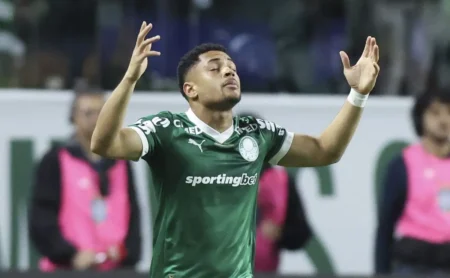 Vitor Roque Empata para o Palmeiras com Golaço de Bicicleta contra o Mirassol