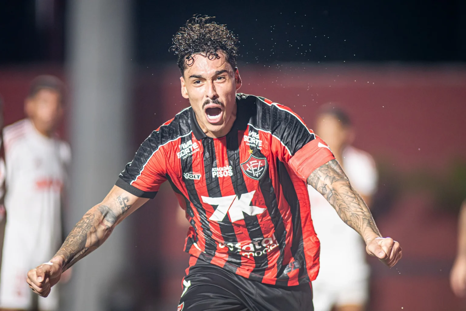 Vitória deve quase R$ 4 milhões ao Botafogo por escalação de Lucas Halter
