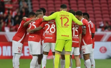 Vitória e Santos precisam de tropeços alheios: confira os cenários Vitória e Santos precisam de tropeços alheios: confira os cenários