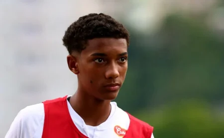 Vojvoda aposta em Robinho Júnior como titular contra o Palmeiras para garantir a vitória