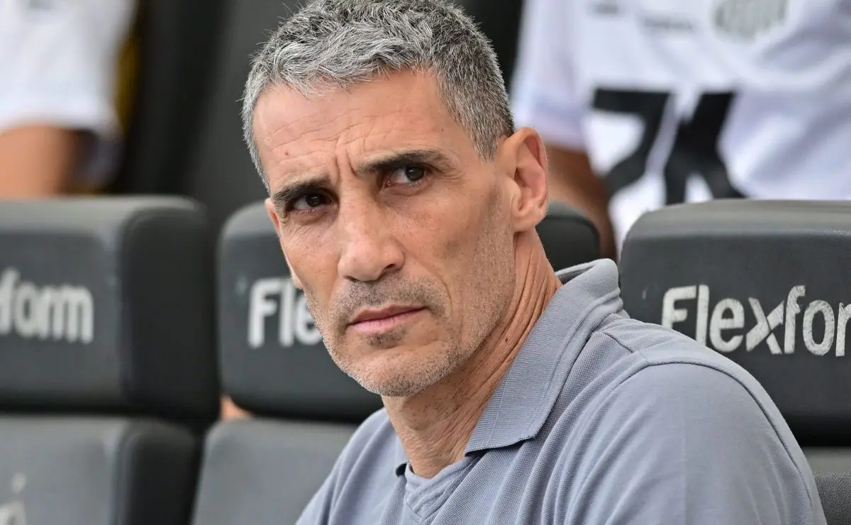 Vojvoda: Santos Sob Fogo Cruzado por Cautela Excessiva e Demanda por DNA Ofensivo Vojvoda: Santos Sob Fogo Cruzado por Cautela Excessiva e Demanda por DNA Ofensivo