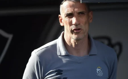 Vojvoda se pronuncia sobre a atuação de Neymar com lesão no Santos e enaltece a liderança do craque.