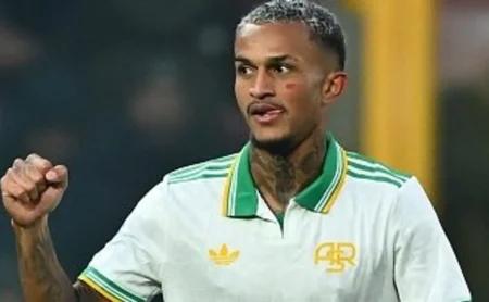 Wesley protagoniza pintura de cavadinha pela Roma-ITA e viraliza neste domingo